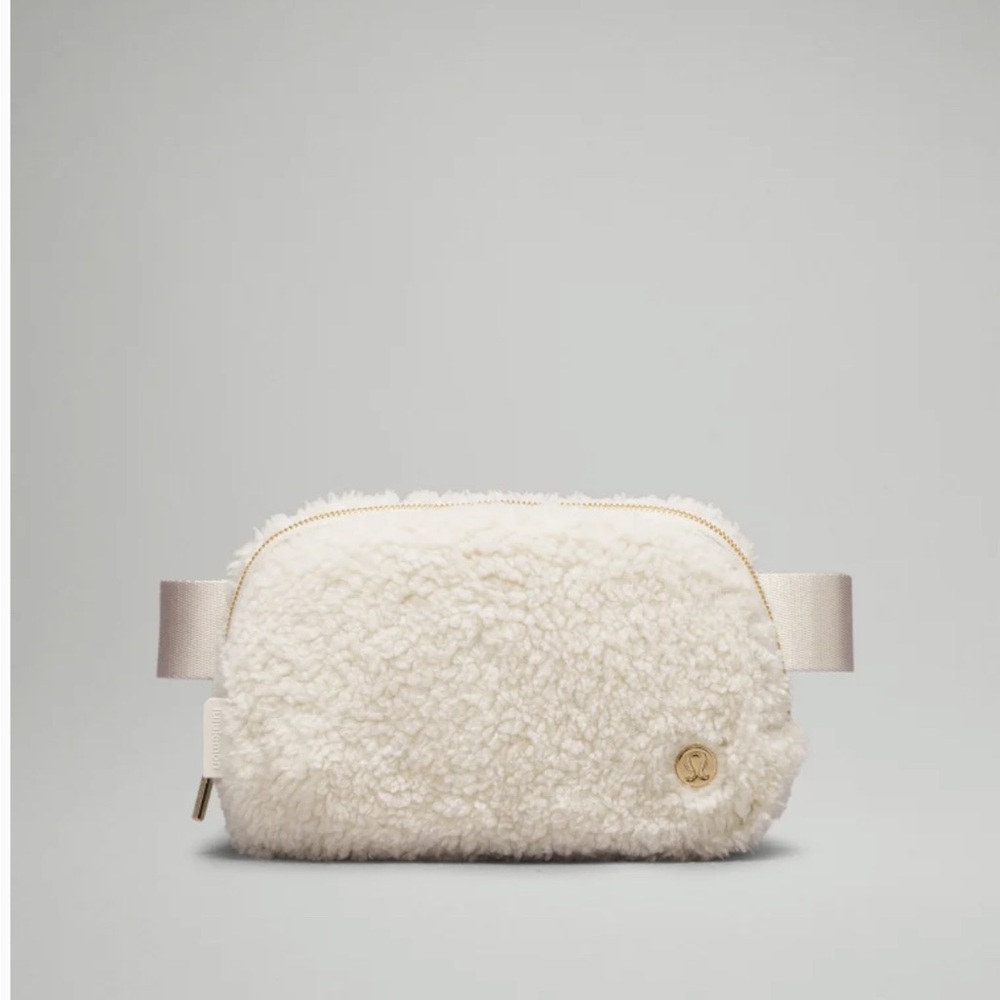 NWT Lululemon Cream fleece Everywhere Belt Bag